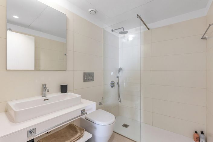 Image No.14-2 Bed Property for sale