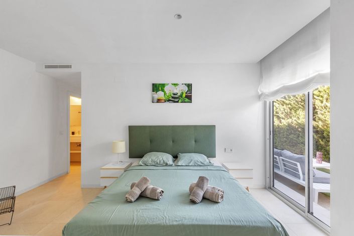 Image No.8-2 Bed Property for sale