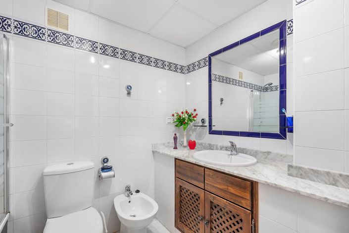 Image No.16-2 Bed Property for sale