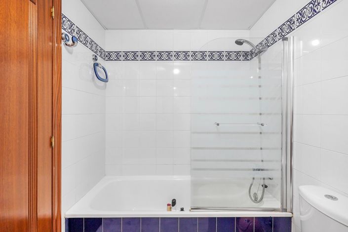 Image No.17-2 Bed Property for sale