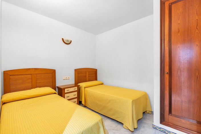 Image No.18-2 Bed Property for sale