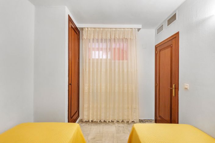 Image No.20-2 Bed Property for sale