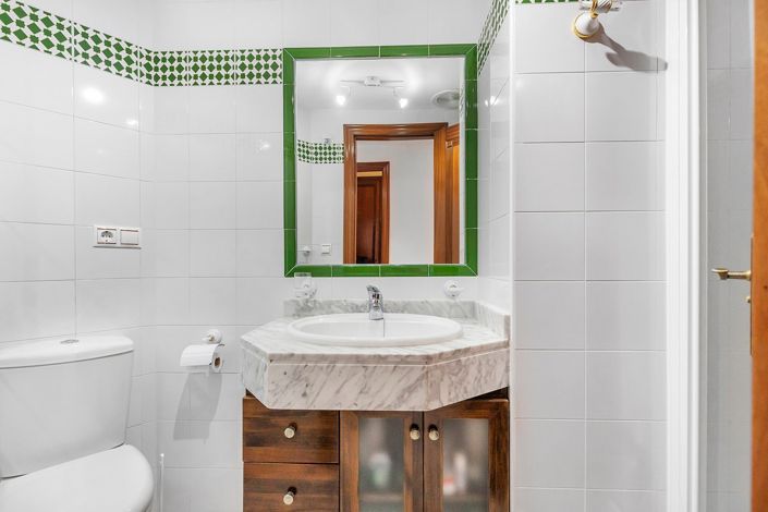 Image No.21-2 Bed Property for sale