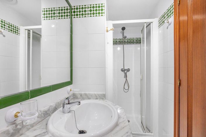 Image No.22-2 Bed Property for sale
