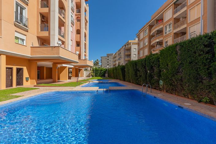 Image No.4-2 Bed Property for sale