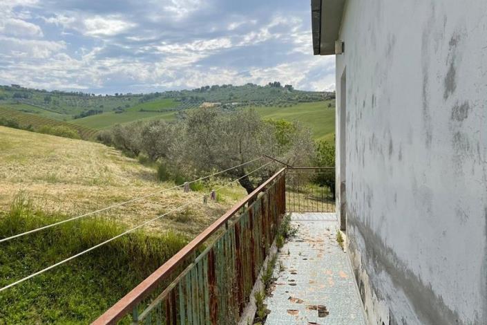 Image No.16-3 Bed Country House for sale