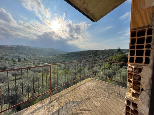 Image No.10-4 Bed Country House for sale