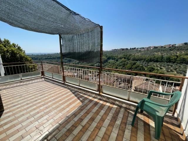 Image No.29-3 Bed Townhouse for sale