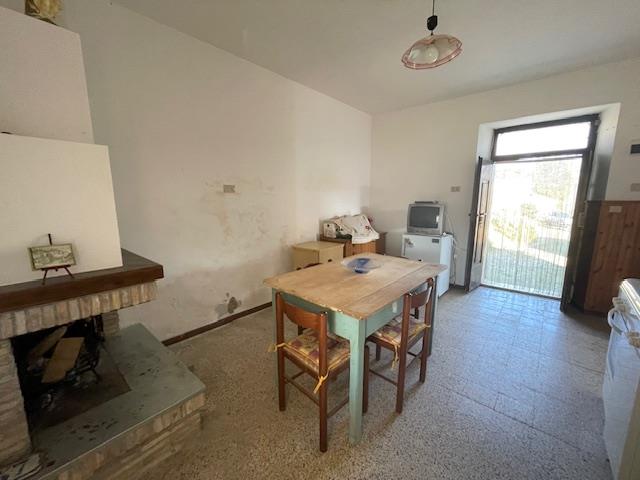 Image No.4-Maison de campagne de 2 chambres à vendre à Bisenti