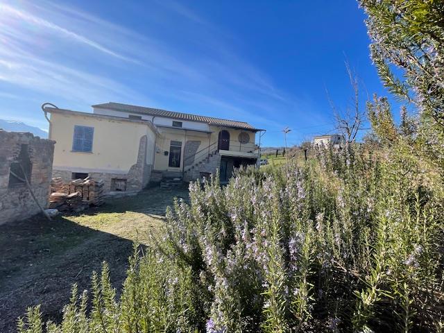 Image No.5-Maison de campagne de 2 chambres à vendre à Bisenti