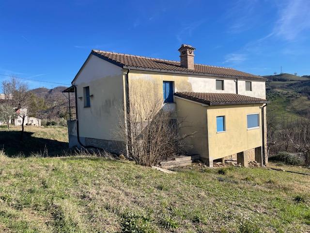 Image No.7-Maison de campagne de 2 chambres à vendre à Bisenti