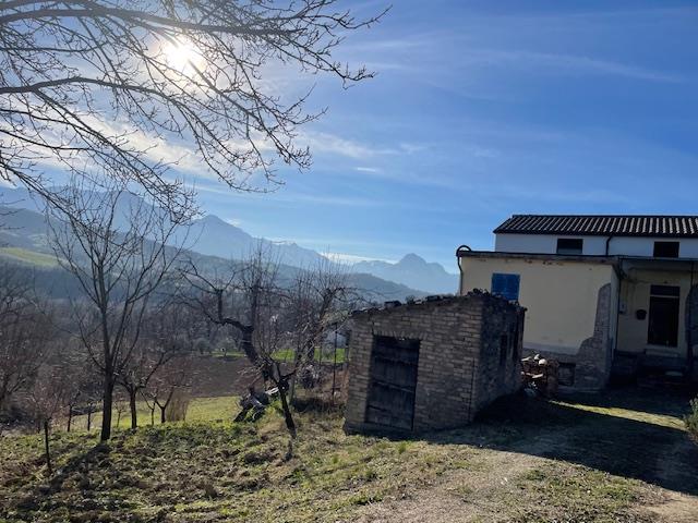 Image No.8-Maison de campagne de 2 chambres à vendre à Bisenti