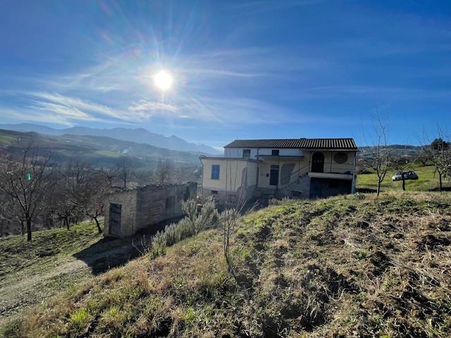 Image No.10-Maison de campagne de 2 chambres à vendre à Bisenti