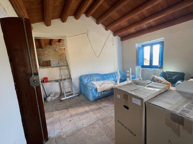 Image No.30-Maison de campagne de 2 chambres à vendre à Bisenti