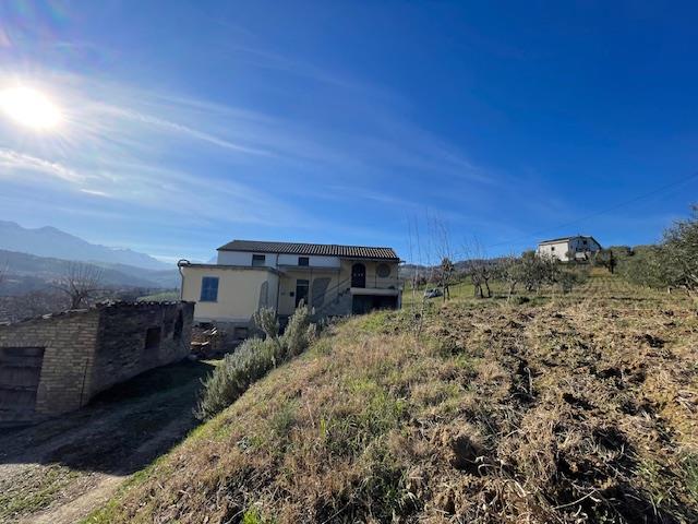 Image No.48-Maison de campagne de 2 chambres à vendre à Bisenti