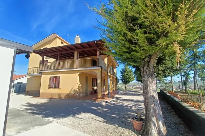 Image No.9-5 Bed Farmhouse for sale