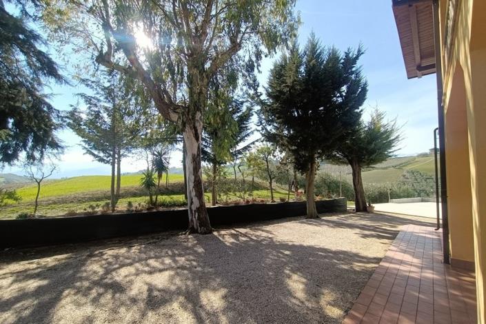 Image No.26-5 Bed Farmhouse for sale