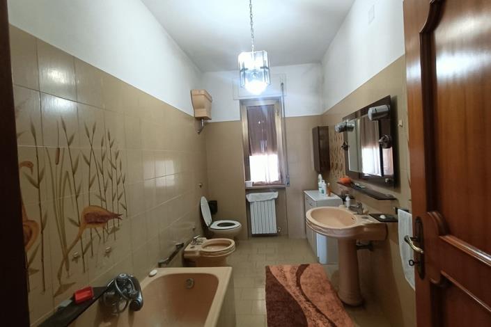 Image No.38-5 Bed Farmhouse for sale