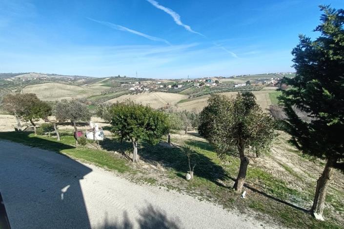 Image No.40-5 Bed Farmhouse for sale