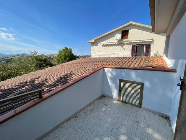 Image No.27-3 Bed Country House for sale