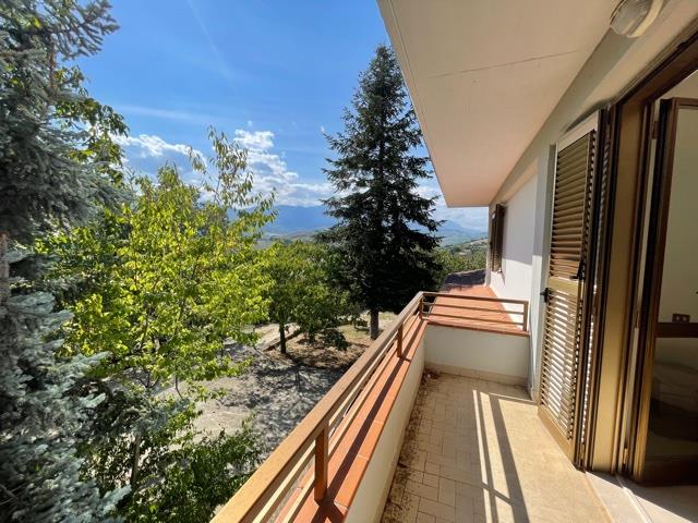 Image No.28-3 Bed Country House for sale