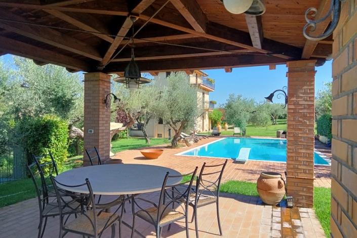 Image No.9-6 Bed Villa / Detached for sale