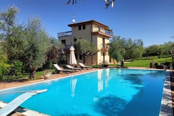 Image No.33-6 Bed Villa / Detached for sale