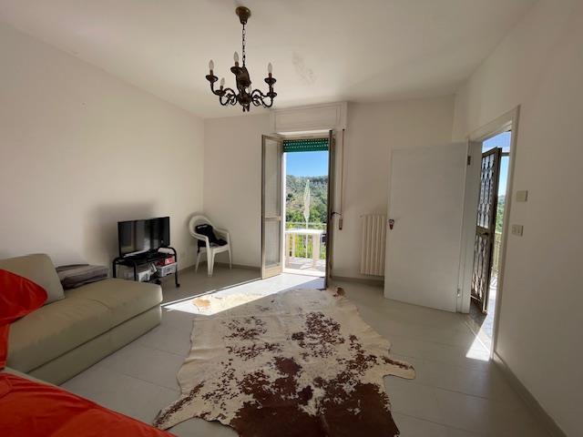 Image No.15-4 Bed Semi-Detached for sale