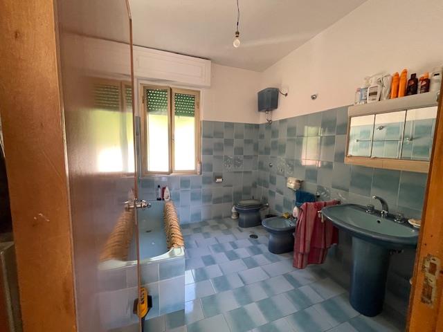 Image No.18-4 Bed Semi-Detached for sale