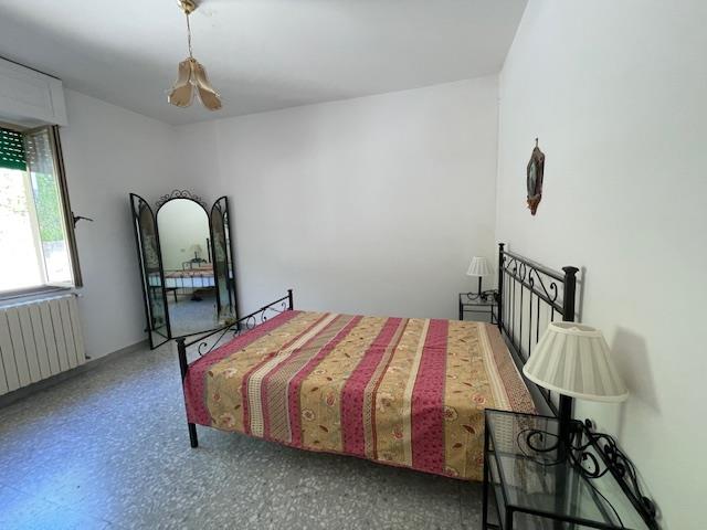 Image No.19-4 Bed Semi-Detached for sale