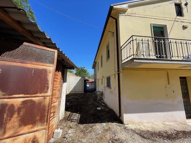 Image No.24-4 Bed Semi-Detached for sale