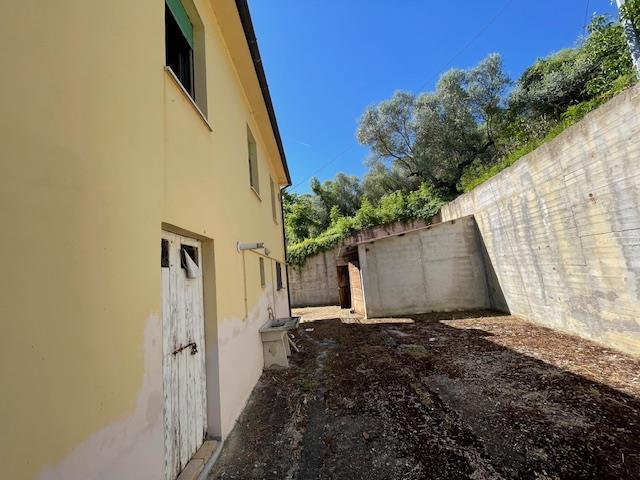 Image No.25-4 Bed Semi-Detached for sale