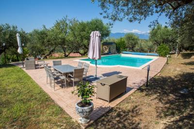 Maison de campagne de 3 chambres à vendre à Loreto Aprutino