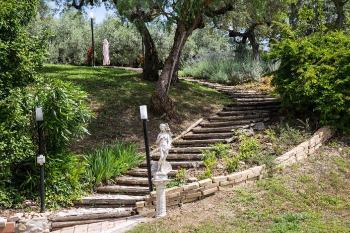 Image No.3-Maison de campagne de 3 chambres à vendre à Loreto Aprutino