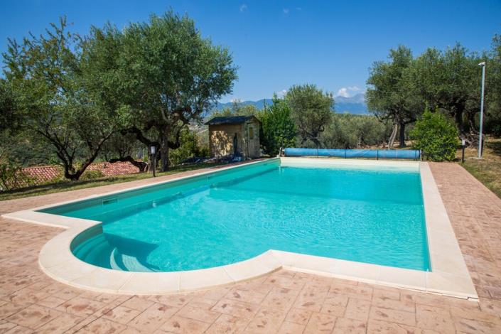 Image No.5-Maison de campagne de 3 chambres à vendre à Loreto Aprutino