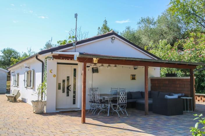 Image No.8-Maison de campagne de 3 chambres à vendre à Loreto Aprutino