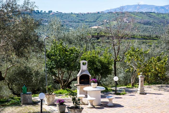 Image No.14-Maison de campagne de 3 chambres à vendre à Loreto Aprutino