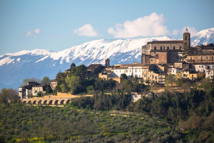 Image No.39-Maison de campagne de 3 chambres à vendre à Loreto Aprutino