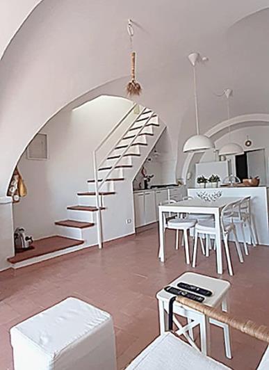 Image No.12-2 Bed Townhouse for sale