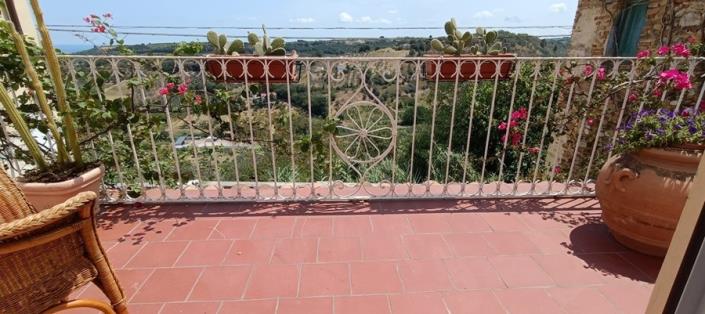 Image No.14-2 Bed Townhouse for sale