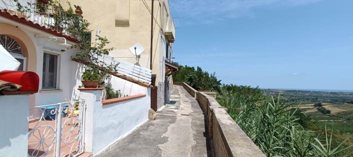 Image No.27-2 Bed Townhouse for sale