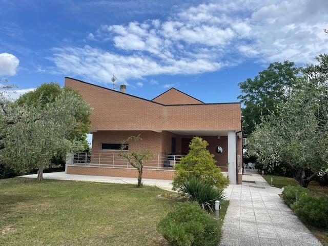 Image No.6-4 Bed Country House for sale