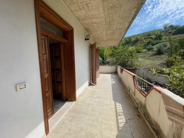 Image No.5-Maison de campagne de 6 chambres à vendre à Bisenti