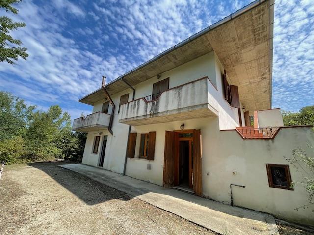 Image No.6-Maison de campagne de 6 chambres à vendre à Bisenti