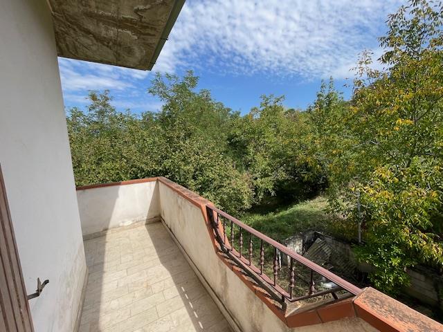 Image No.21-Maison de campagne de 6 chambres à vendre à Bisenti