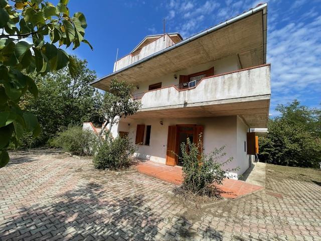 Image No.45-Maison de campagne de 6 chambres à vendre à Bisenti