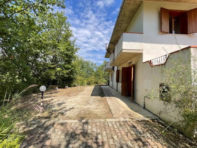 Image No.47-Maison de campagne de 6 chambres à vendre à Bisenti