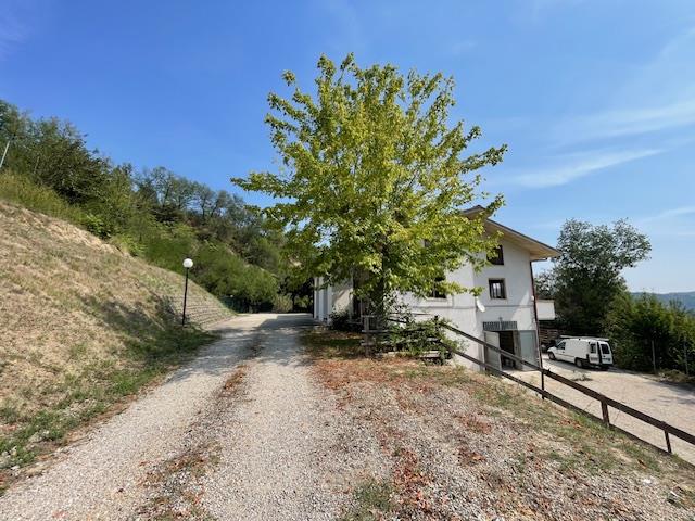 Image No.1-Maison de campagne de 3 chambres à vendre à Castiglione Messer Raimondo