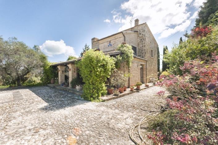 Image No.1-Maison de campagne de 3 chambres à vendre à Ortona
