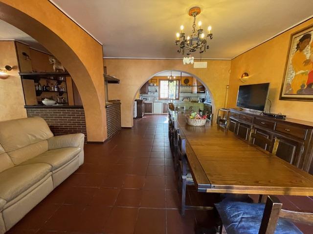 Image No.17-5 Bed Country House for sale